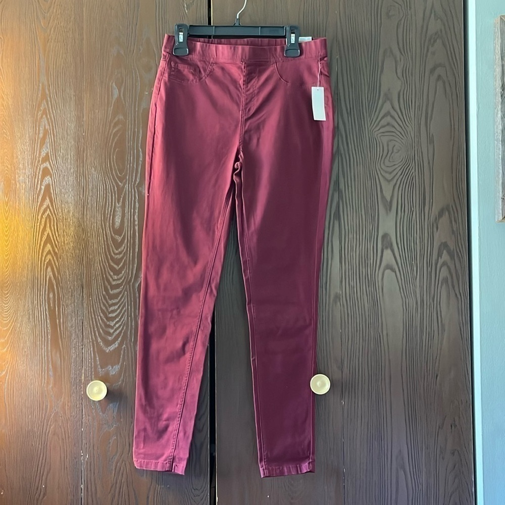 R 1893 berry colored pull-on legging jeans.  Size 10. NWT.